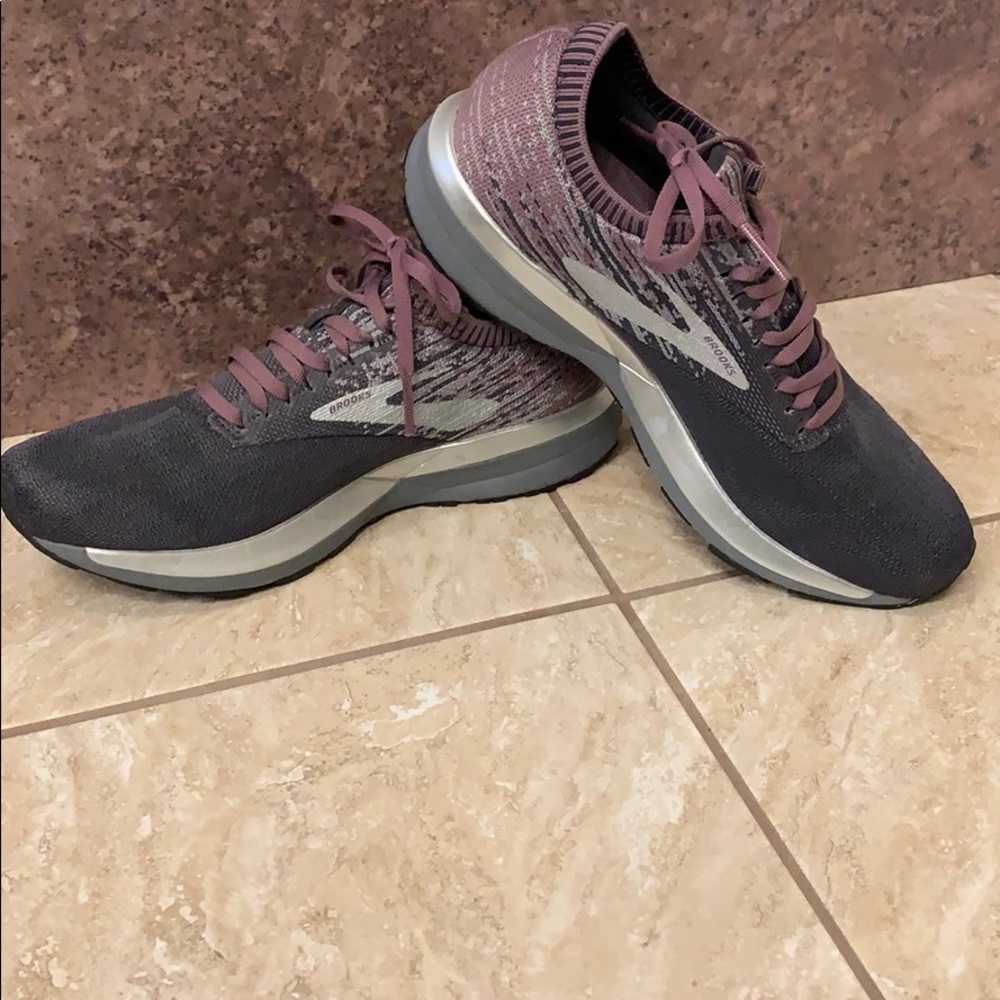 Brooks Ricochet Sneaker